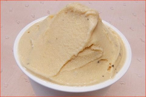 アールグレイ(紅茶)と大村産ジャージー牛乳で作ったクリーミーなアイスです。